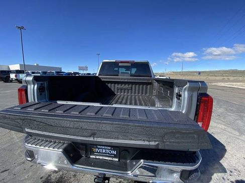 New 2026 GMC Sierra 1500 SLT image 23