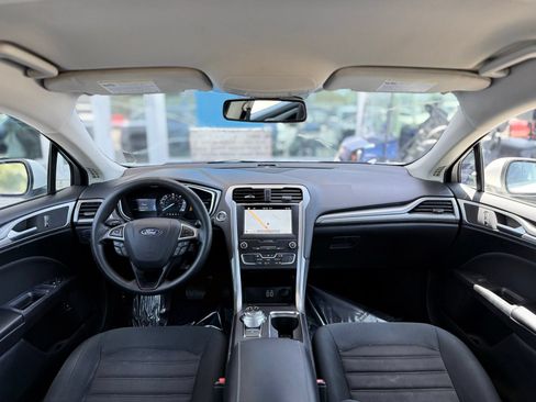 Used 2019 Ford Fusion SE FWD image 21