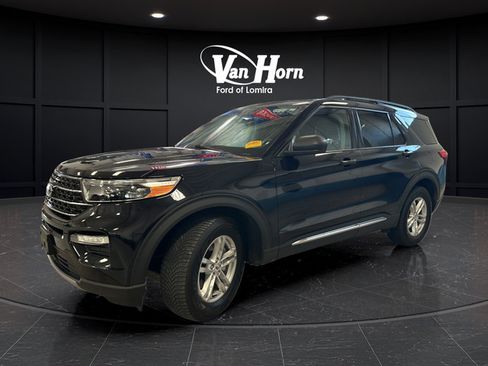 Used 2021 Ford Explorer XLT w/ Equipment Group 202A AWD/4WD image 3