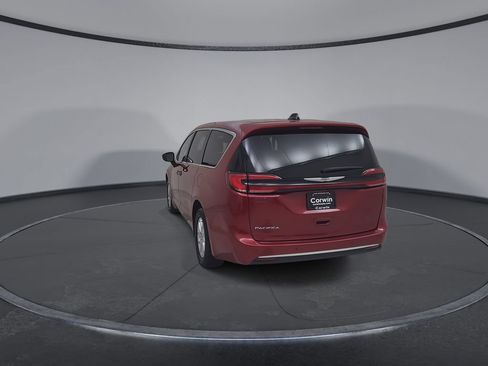 Certified 2024 Chrysler Pacifica Touring-L FWD image 14