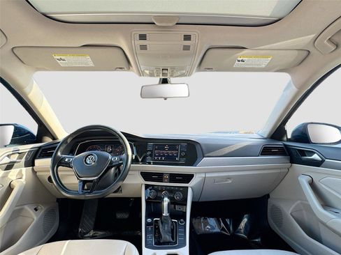 Used 2019 Volkswagen Jetta SE w/ Cold Weather Package image 24