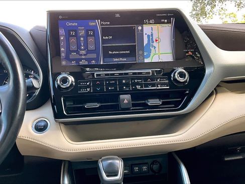 Used 2021 Toyota Highlander Platinum image 6