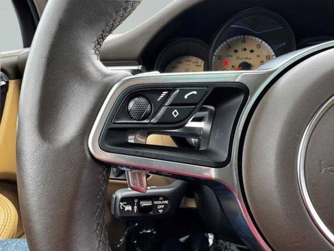 Used 2017 Porsche Macan Turbo AWD/4WD image 27