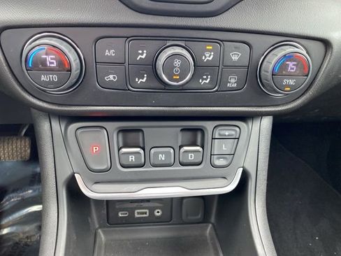 Used 2020 GMC Terrain SLT w/ Preferred Package AWD/4WD image 22