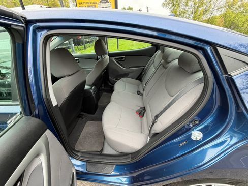 Used 2015 Hyundai Elantra SE FWD image 19