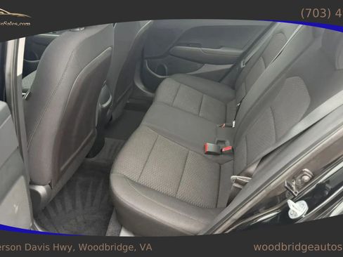Used 2019 Hyundai Elantra SE w/ Cargo Package FWD image 13