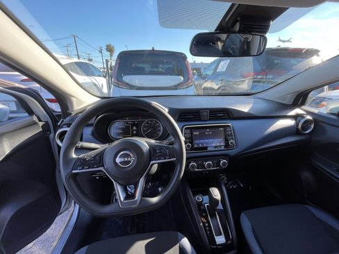 Used 2025 Nissan Versa SV image 33