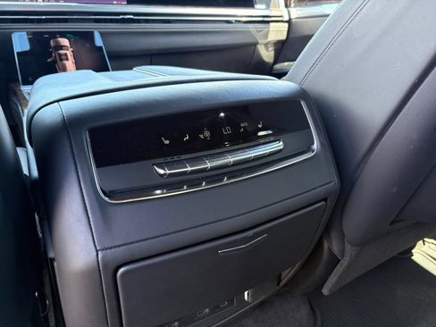 Used 2025 Cadillac Escalade Sport Platinum AWD/4WD image 21