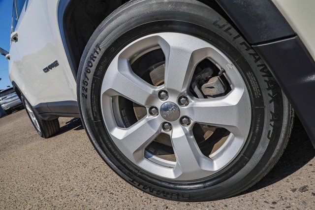 Used 2019 Jeep Compass Latitude FWD image 2