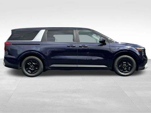 Used 2025 Kia Carnival FWD image 8