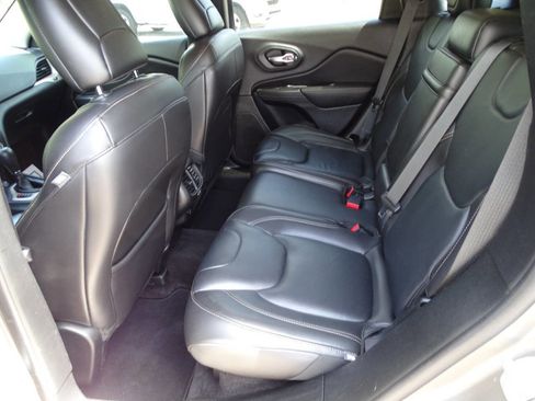Used 2017 Jeep Cherokee Limited w/ Safetytec Group AWD/4WD image 30