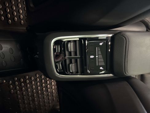 Used 2020 Volvo V60 T5 Cross Country image 18