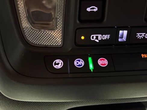 Used 2023 Chevrolet Equinox Premier FWD image 41