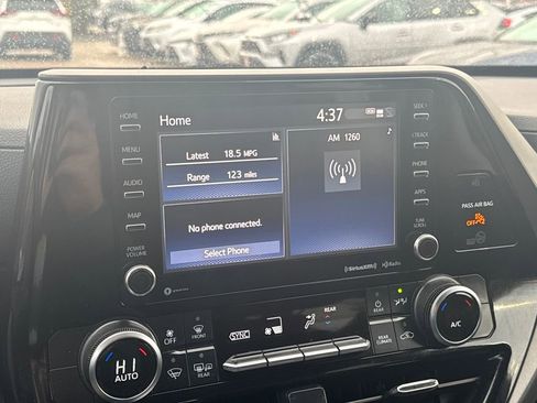 Used 2022 Toyota Highlander LE image 23