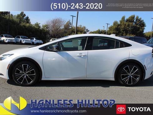 Used 2024 Toyota Prius XLE image 2