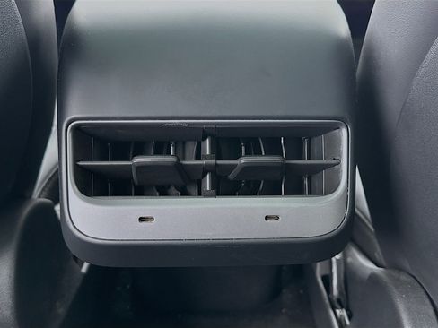 Used 2023 Tesla Model Y Long Range AWD/4WD image 17