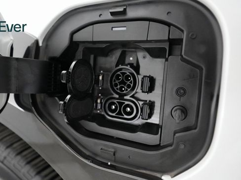 Used 2025 Toyota bZ4X FWD image 23