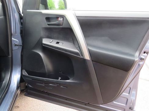 Used 2013 Toyota RAV4 XLE image 36