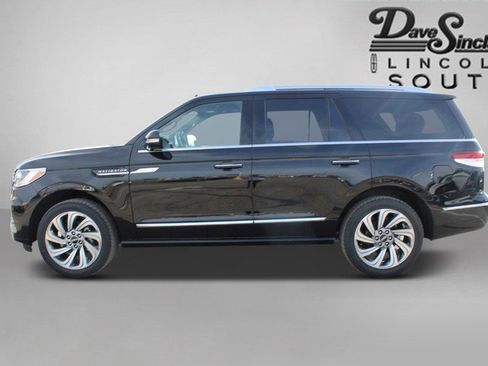 Certified 2023 Lincoln Navigator Reserve image 8