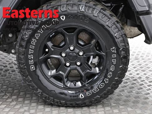 Used 2023 Jeep Wrangler Unlimited w/ Sun & Screen Package image 36