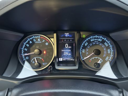 Certified 2023 Toyota Tacoma TRD Off-Road image 23