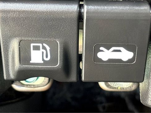 Used 2023 Nissan Kicks SR w/ SR Premium Package FWD image 29