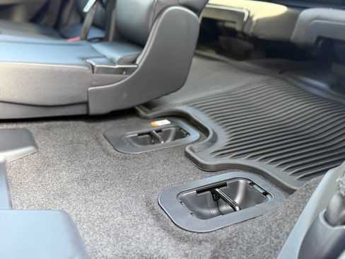 Used 2024 Lexus GX 550 image 45