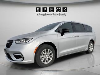 New 2026 Chrysler Pacifica Select video 1