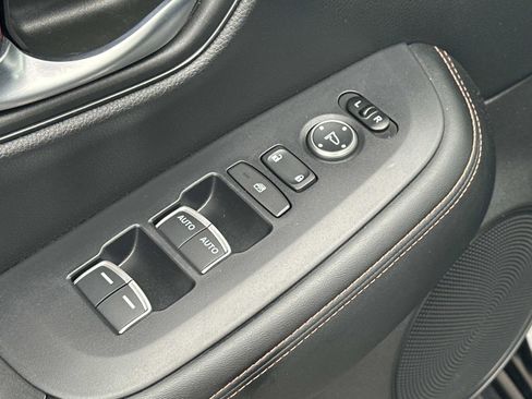 Used 2025 Honda HR-V Sport image 18