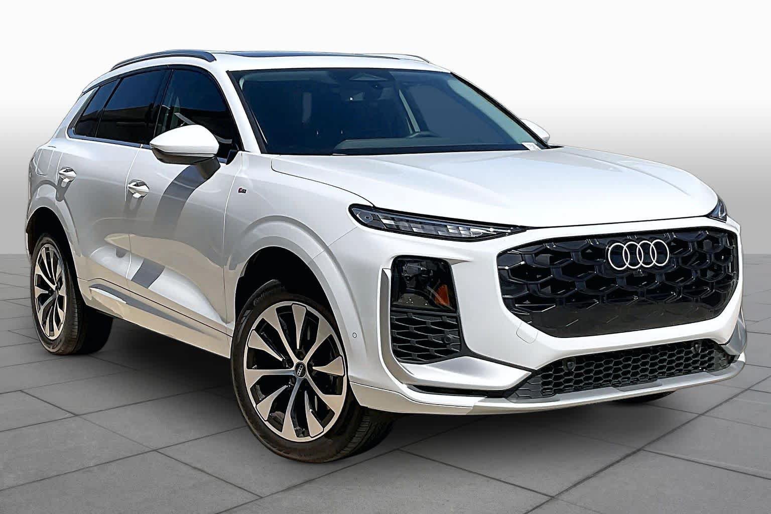 Used 2026 Audi Q3 quattro 2.0T w/ Driver Assistance Package AWD/4WD image 3