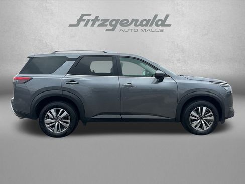 Used 2025 Nissan Pathfinder SL image 5