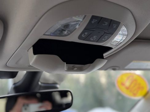 Used 2022 Chrysler Pacifica Touring-L image 21