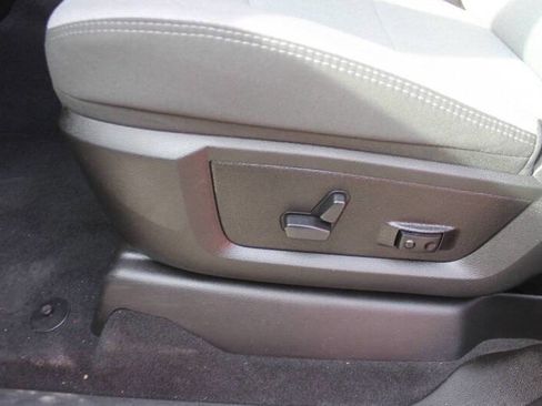 Used 2024 RAM 2500 Big Horn w/ Bed Utility Group image 18