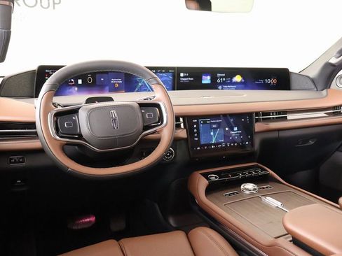 New 2025 Lincoln Navigator L Reserve AWD/4WD image 2