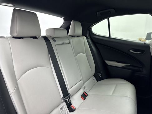 Used 2019 Lexus UX 200 w/ Premium Package image 36