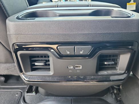 Used 2025 GMC Sierra 2500 AT4 w/ AT4 Premium Plus Package AWD/4WD image 14