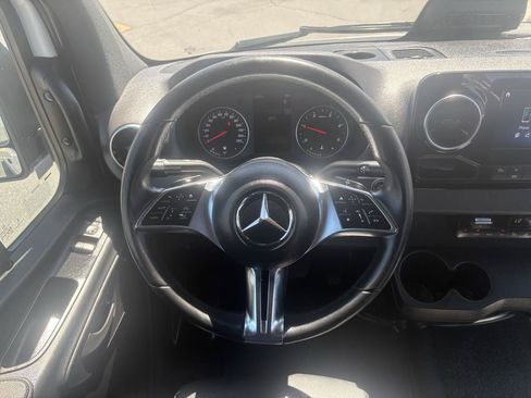 Used 2025 Mercedes-Benz Sprinter 2500 image 38