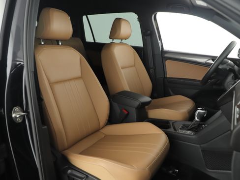 Used 2024 Volkswagen Tiguan SE image 14