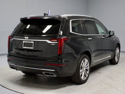 Used 2025 Cadillac XT6 Premium Luxury image 12