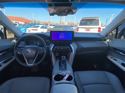 Used 2024 Toyota Venza XLE image 17