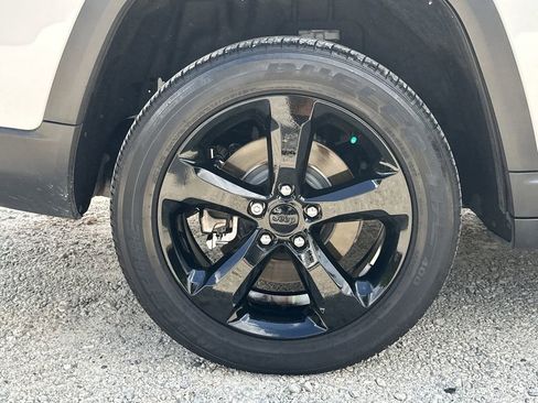 Used 2022 Jeep Grand Cherokee L Laredo image 18