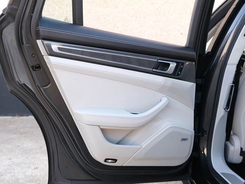 Used 2017 Porsche Panamera Turbo w/ Carbon Fiber Interior Package image 23