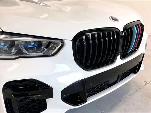 Used 2023 BMW X5 M50i w/ Executive Package image 30