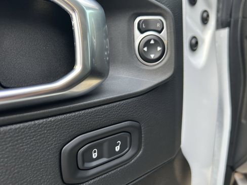 Used 2025 Jeep Wrangler Sahara w/ Safety Group image 15