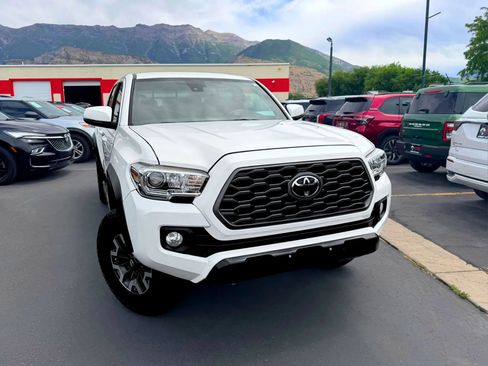 Used 2020 Toyota Tacoma TRD Off-Road w/ Exterior Package AWD/4WD image 2