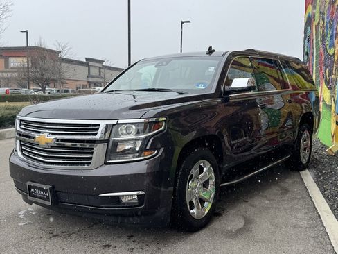 Used 2018 Chevrolet Suburban Premier image 6