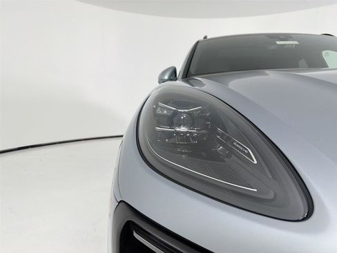 Used 2026 Porsche Macan AWD/4WD image 31