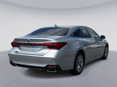 Used 2021 Toyota Avalon XLE image 3