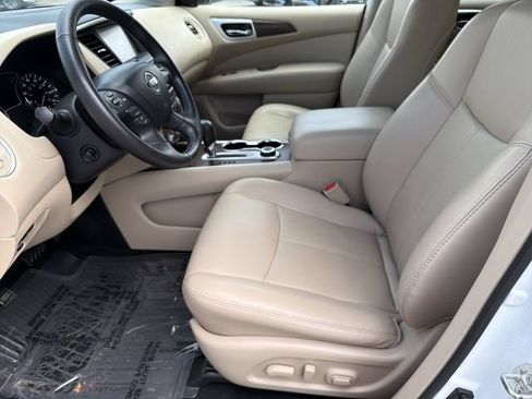 Used 2020 Nissan Pathfinder Platinum AWD/4WD image 9