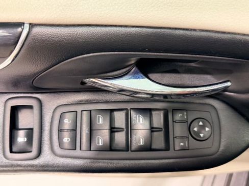 Used 2019 Dodge Grand Caravan SXT image 24